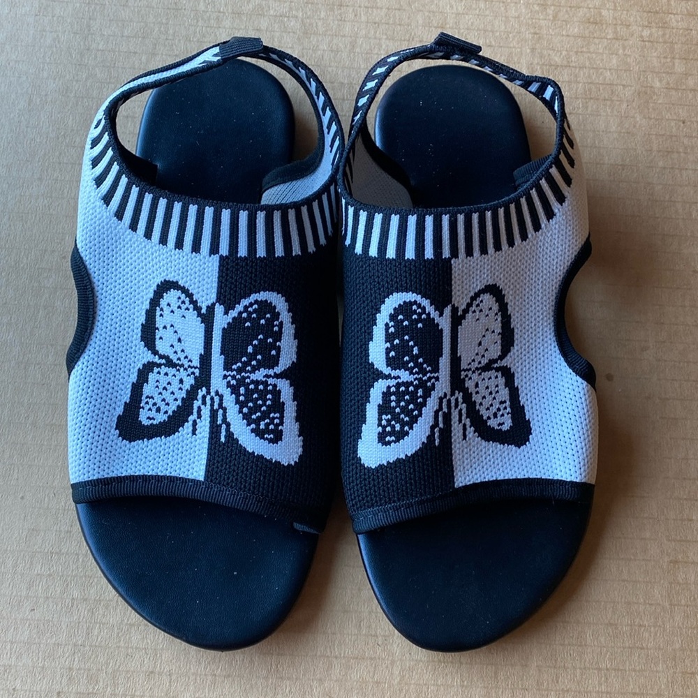 Black and white slip on flats w/ butterfly print. Size 5.5.